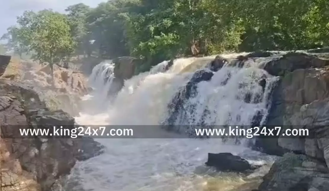 ஒகேனக்கல் ஆற்றில் நீர்வரத்து சரிவு ஒகேனக்கல் ஆற்றில் நீர்வரத்து சரிவு