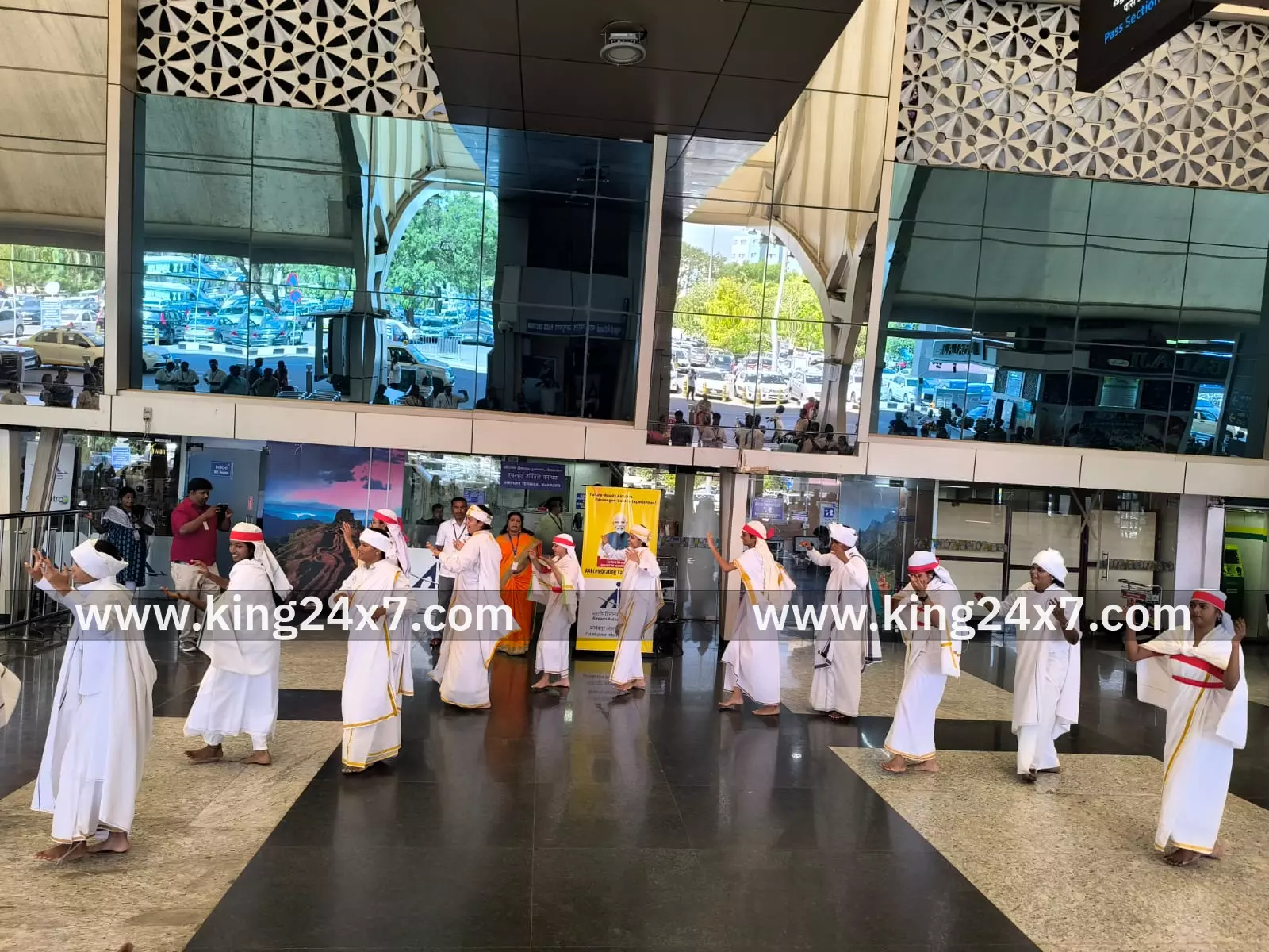 கோவை விமான நிலையத்தில் பயணிகள் சேவை திருவிழா தொடக்கம் ! கோவை விமான நிலையத்தில் பயணிகள் சேவை திருவிழா தொடக்கம் !