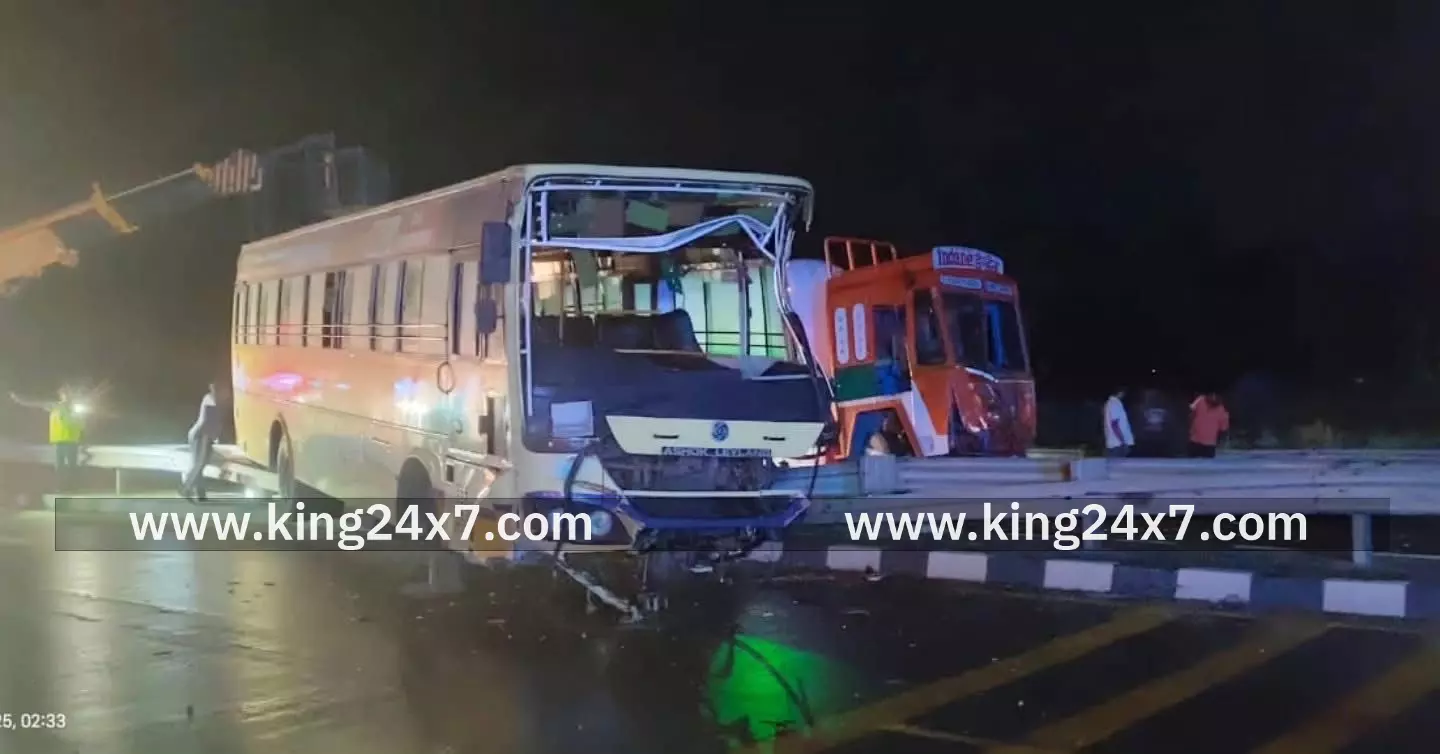 பொள்ளாச்சியில் பேருந்து-லாரி மோதி விபத்து : நடத்துநர் உயிரிழப்பு, 30 பேர் காயம் ! பொள்ளாச்சியில் பேருந்து-லாரி மோதி விபத்து : நடத்துநர் உயிரிழப்பு, 30 பேர் காயம் !