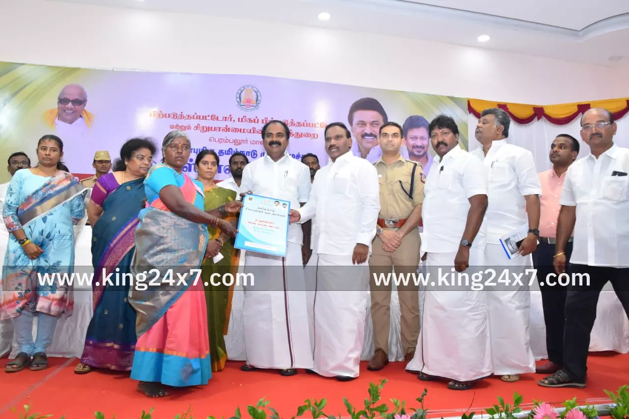 பிற்படுத்தப்பட்டோர் நலத்துறை அமைச்சர் சிவ.வீ.மெய்யநாதன் 800 சீர்மரபினர் நலவாரிய உறுப்பினர்களுக்கு அடையாள அட்டைகளையும்,  மற்றும் 96 பயனாளிகளுக்கு ரூ.10,22,760