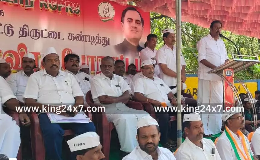 காங்கிரஸ் உண்ணாவிரதம்; 2 எம்எல்ஏக்கள் பங்கேற்பு 