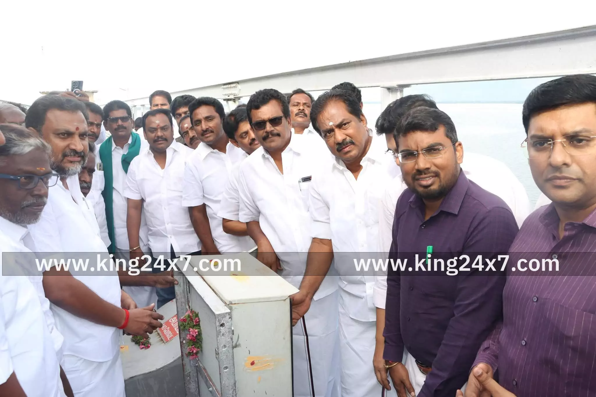 வைகை அணையிலிருந்து தண்ணீர் திறப்பு