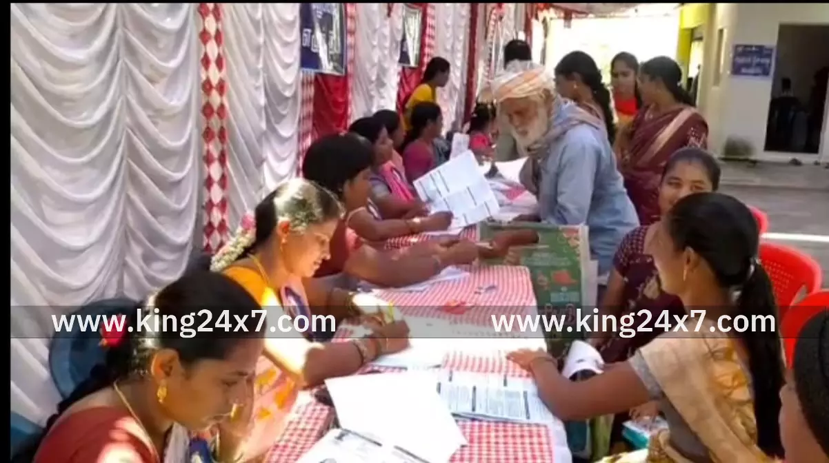 வட்டாட்சியர் தலைமையில் உங்களுடன் ஸ்டாலின் முகாம் வட்டாட்சியர் தலைமையில் உங்களுடன் ஸ்டாலின் முகாம்