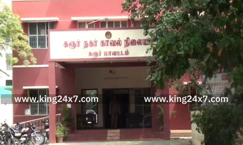 கரூர் அருகே டூவீலரில் சென்றவர் மீது அடையாளம் தெரியாத லாரி மோதி விபத்து.