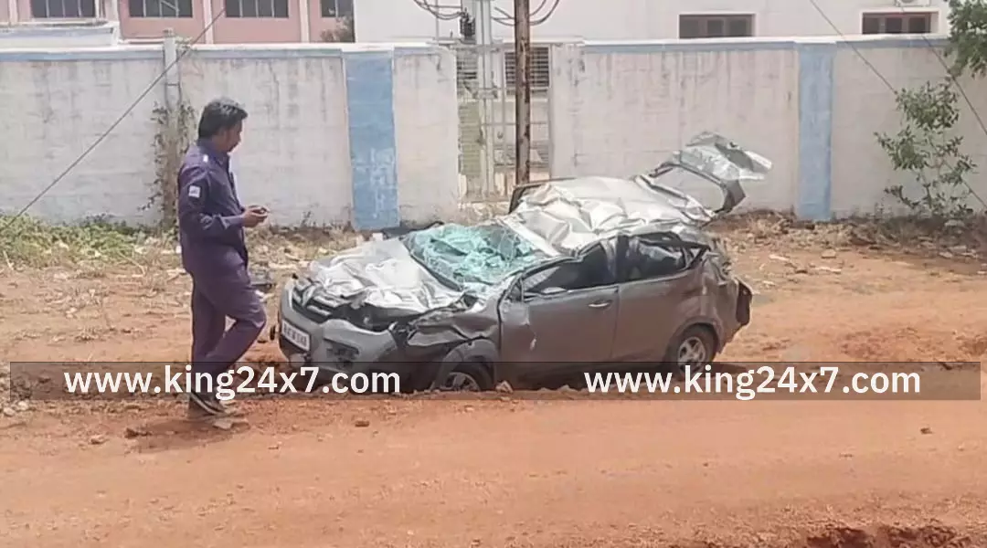 பைக் மீது கார் மோதி விபத்து