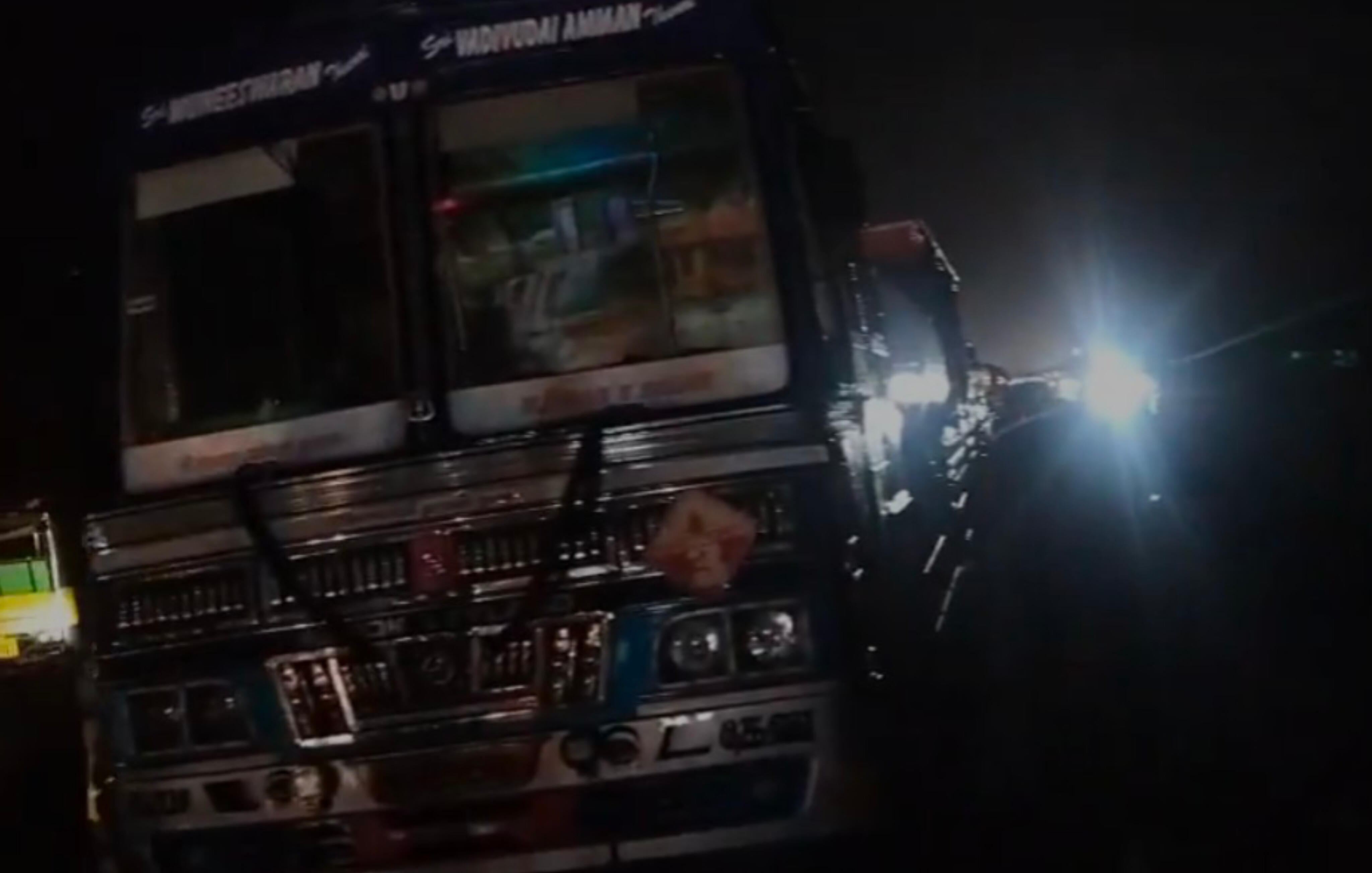 ஓச்சேரி அருகே கடும் போக்குவரத்து பாதிப்பு!