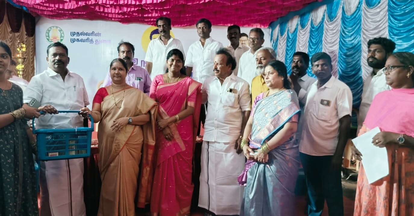 கர்ப்பிணி பெண்களுக்கு ஊட்டச்சத்து பெட்டகம் வழங்கிய எம்எல்ஏ