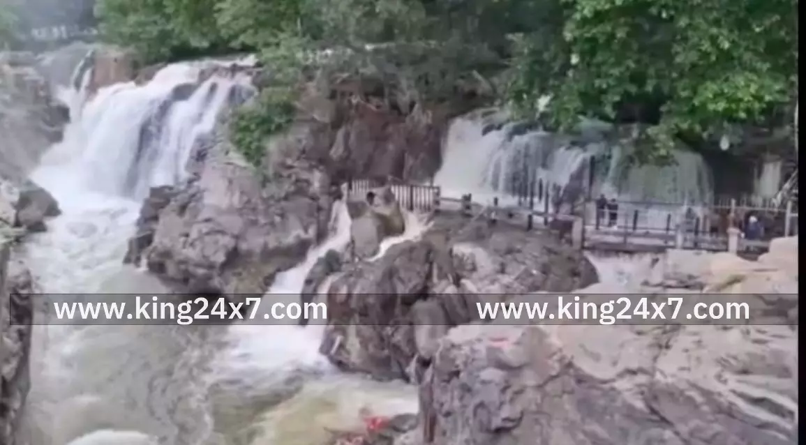 ஒகேனக்கல் ஆற்றில் நீர்வரத்து அதிகரிப்பு ஒகேனக்கல் ஆற்றில் நீர்வரத்து அதிகரிப்பு