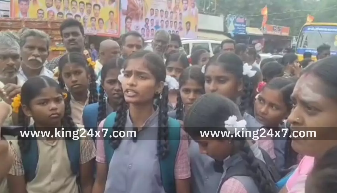 தலைமை ஆசிரியை ஆபாச பேச்சு... மாணவிகள் மறியல்