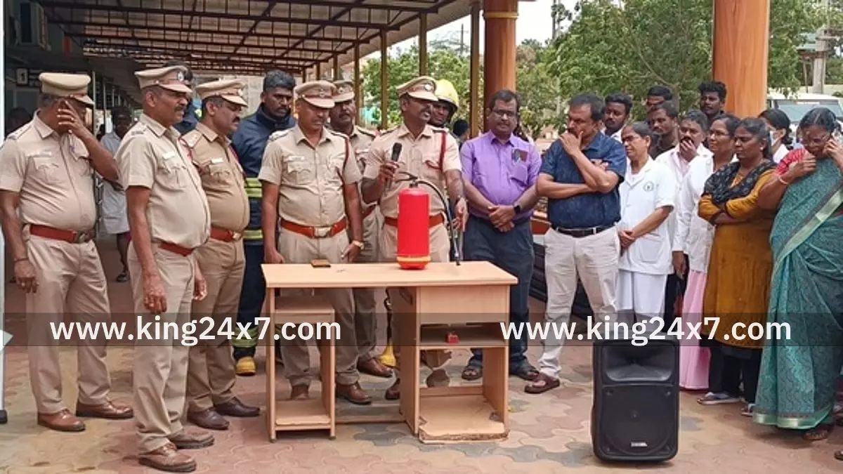 தென்காசி அரசு மருத்துவமனையில் விபத்து கால மீட்பு பயிற்சி தென்காசி அரசு மருத்துவமனையில் விபத்து கால மீட்பு பயிற்சி