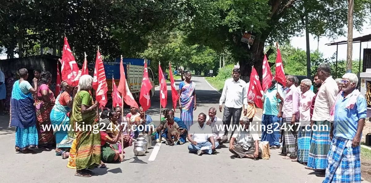 பெரணமல்லூா் பகுதியில் தூய்மையான குடிநீா் வழங்கக் கோரி, மாா்க்சிஸ்ட் கட்சியினா் சாலை மறியல் ஆா்ப்பாட்டத்தில் ஈடுபட்டனா்.