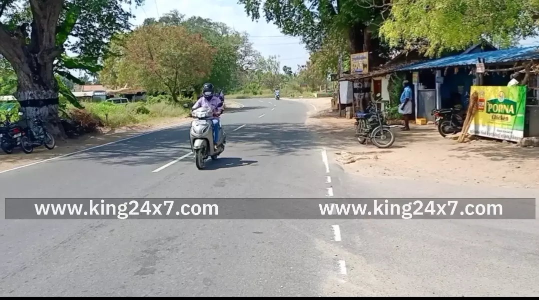 செல்லாண்டிபாளையம்-முன்னாள் சென்ற லாரி திடீரென பிரேக்கிட்டதால் டூவீலர் மோதி விபத்து. செல்லாண்டிபாளையம்-முன்னாள் சென்ற லாரி திடீரென பிரேக்கிட்டதால் டூவீலர் மோதி விபத்து.