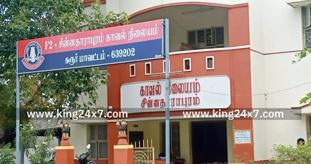 செல்லாண்டிபாளையம்-முன்னாள் சென்ற லாரி திடீரென பிரேக்கிட்டதால் டூவீலர் மோதி விபத்து. செல்லாண்டிபாளையம்-முன்னாள் சென்ற லாரி திடீரென பிரேக்கிட்டதால் டூவீலர் மோதி விபத்து.
