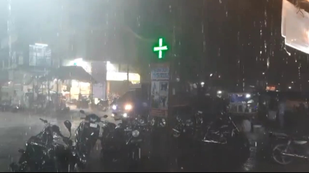 கரூர் மாவட்டத்தில் 67.00 மில்லி மீட்டர் மழை அளவு பதிவு. மாவட்ட நிர்வாகம் அறிவிப்பு.