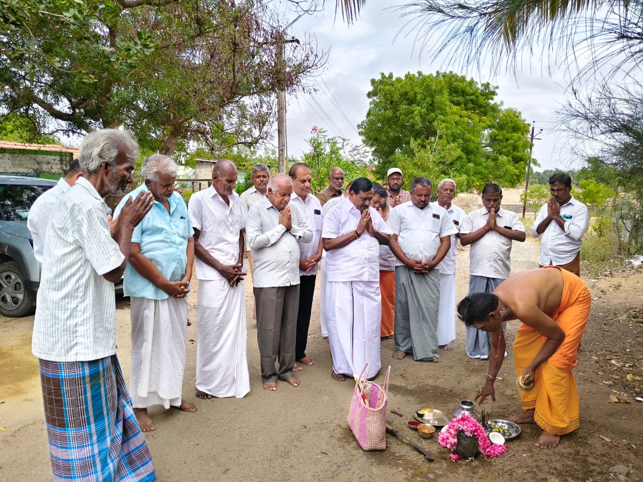 சூலூர் தொகுதியில் புதிய சாலை அமைப்பு - பூமிபூஜை ! சூலூர் தொகுதியில் புதிய சாலை அமைப்பு - பூமிபூஜை !