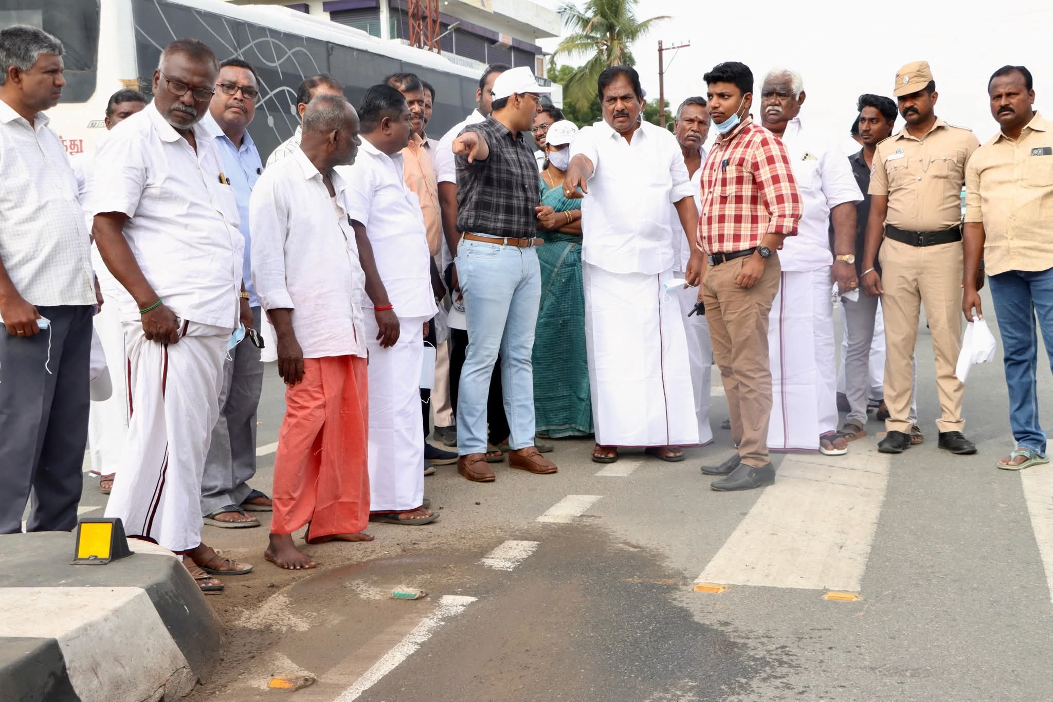 தூய்மை பணிகளை தொடங்கி வைத்த அமைச்சர்