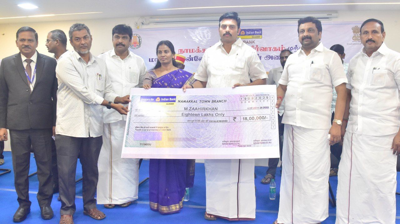 நாமக்கல் மாவட்டத்தில் 2,000 மாணவ, மாணவியர்களுக்கு ரூ.50.00 கோடி கல்விக் கடன் வழங்க இலக்கு நிர்ணயிக்கப்பட்டுள்ளது அமைச்சர் மா.மதிவேந்தன் தகவல். நாமக்கல் மாவட்டத்தில் 2,000 மாணவ, மாணவியர்களுக்கு ரூ.50.00 கோடி கல்விக் கடன் வழங்க இலக்கு நிர்ணயிக்கப்பட்டுள்ளது அமைச்சர் மா.மதிவேந்தன் தகவல்.
