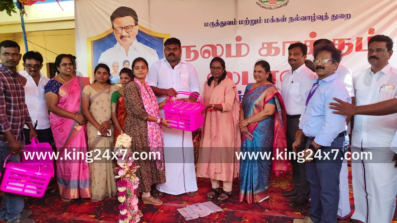 தேவர்குளத்தில் நலம் காக்கும் ஸ்டாலின் மருத்துவ முகாம் நடைபெற்றது தேவர்குளத்தில் நலம் காக்கும் ஸ்டாலின் மருத்துவ முகாம் நடைபெற்றது