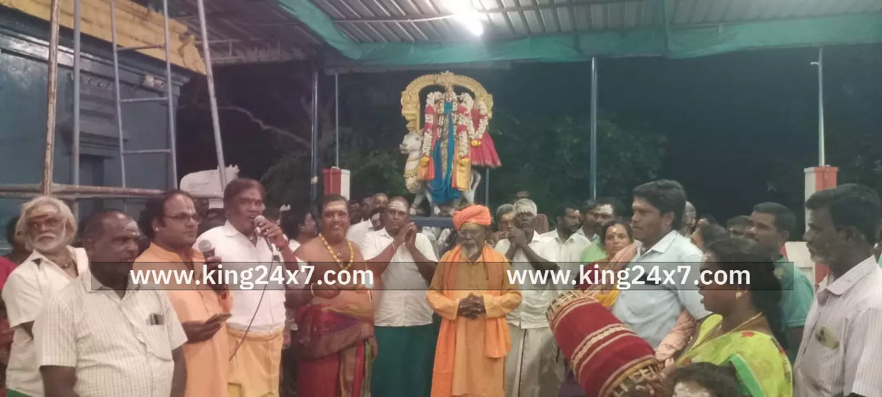 இஞ்சிமேடு திருமணிச் சேறை உடையார் சிவாலயத்தில் இன்று நடைப்பெற்ற பிரதோஷ வழிப்பாடு. இஞ்சிமேடு திருமணிச் சேறை உடையார் சிவாலயத்தில் இன்று நடைப்பெற்ற பிரதோஷ வழிப்பாடு.