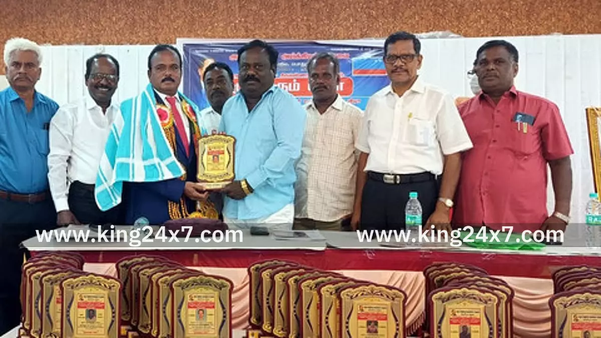 ஆரணியில் அரசு ஊழியா்கள் அய்க்கிய பேரவை சாா்பில் பணி நிறைவு பாராட்டு விழா, பதவி உயா்வு பாராட்டு விழா, பேரவையின் எட்டாம் ஆண்டு நிறைவு விழா ஆகிய முப்பெரும் விழா.