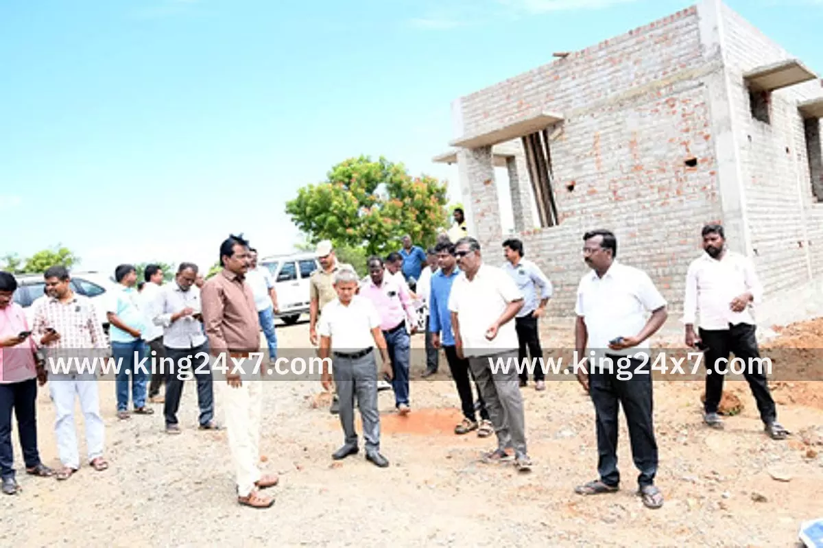 வளா்ச்சித் திட்டப் பணிகளை மாவட்ட ஆட்சியா் க.தா்பகராஜ் ஆய்வு செய்தாா்.