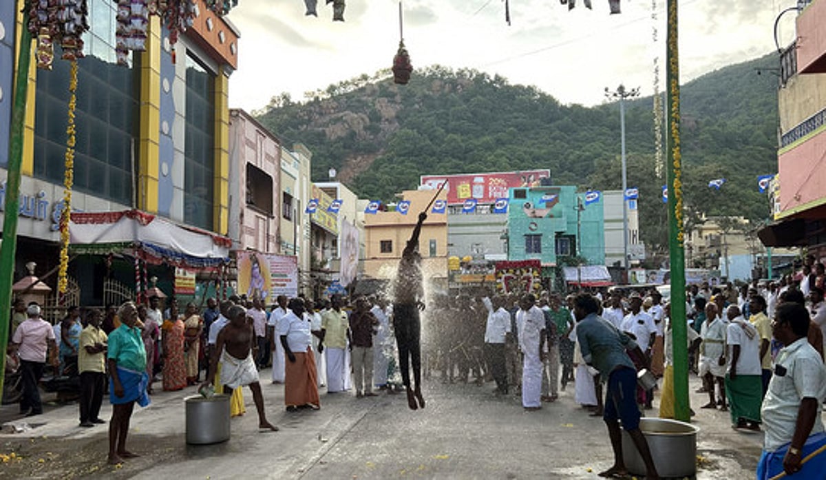 சாா்பில் 16-ஆம் ஆண்டு கிருஷ்ணஜெயந்தி விழா மற்றும் உரியடி திருவிழா.