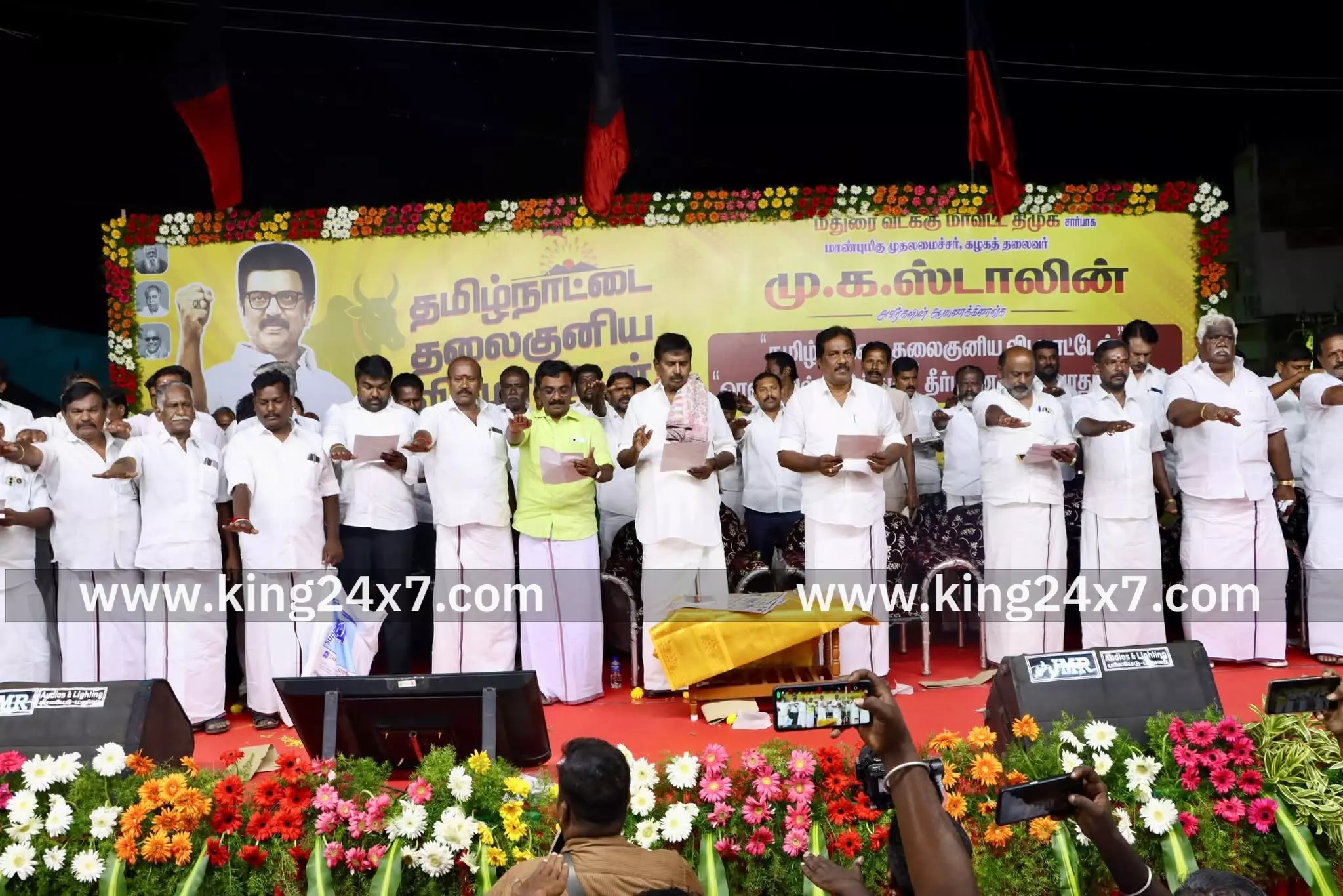 பாலமேட்டில் திமுக பொதுக்கூட்டம் பாலமேட்டில் திமுக பொதுக்கூட்டம்