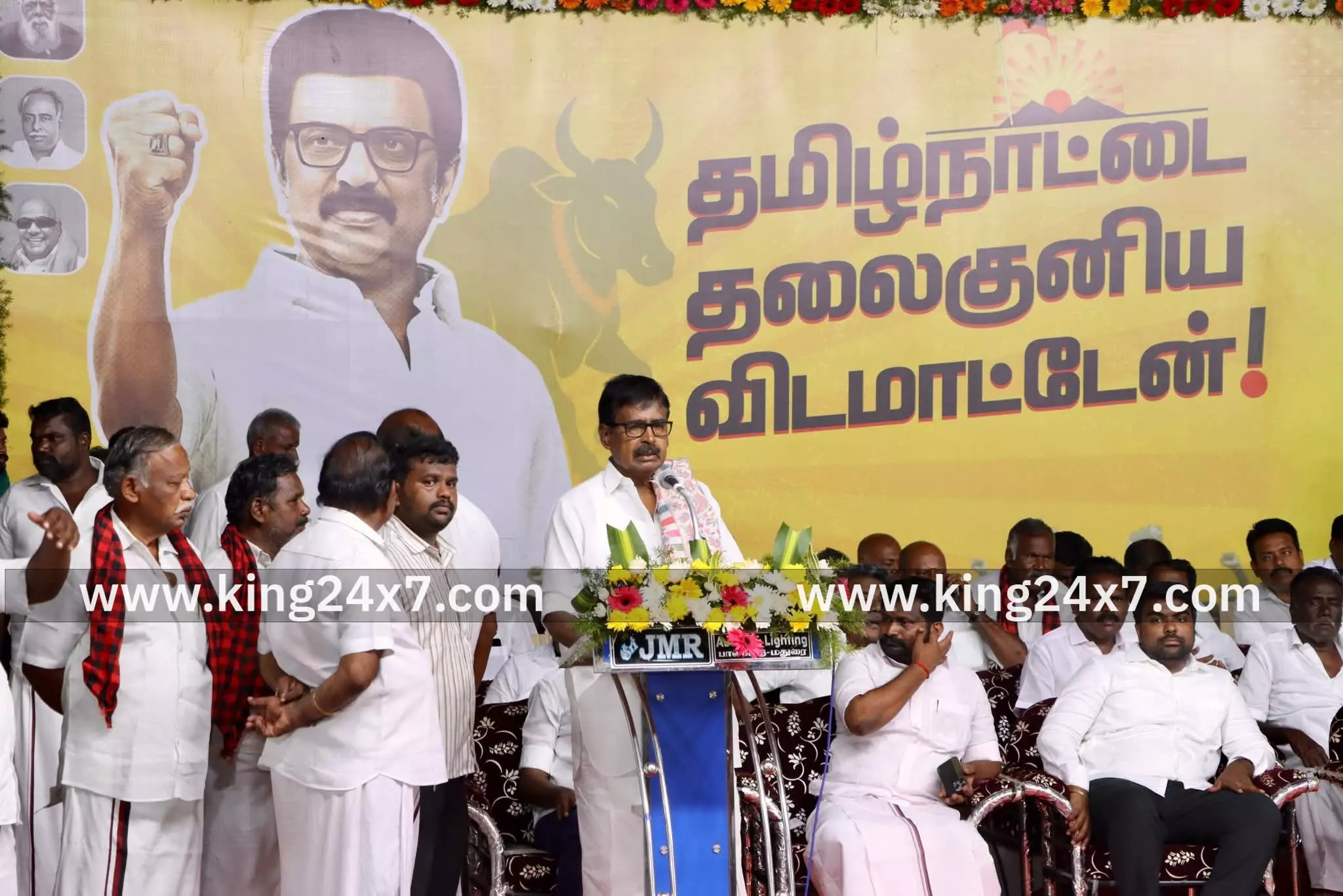 பாலமேட்டில் திமுக பொதுக்கூட்டம் பாலமேட்டில் திமுக பொதுக்கூட்டம்