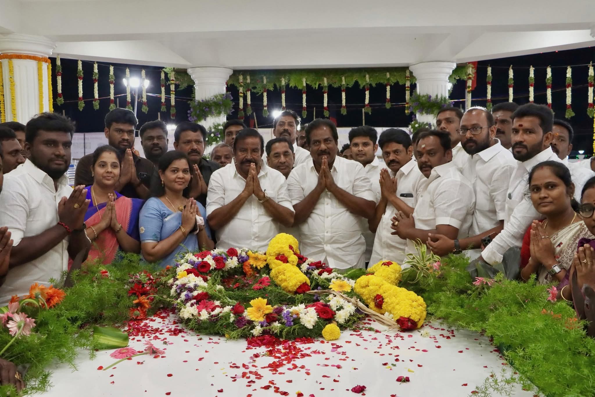 முன்னாள் சபாநாயகர் மணி மண்டபத்தில் அமைச்சர்கள் நினைவஞ்சலி முன்னாள் சபாநாயகர் மணி மண்டபத்தில் அமைச்சர்கள் நினைவஞ்சலி