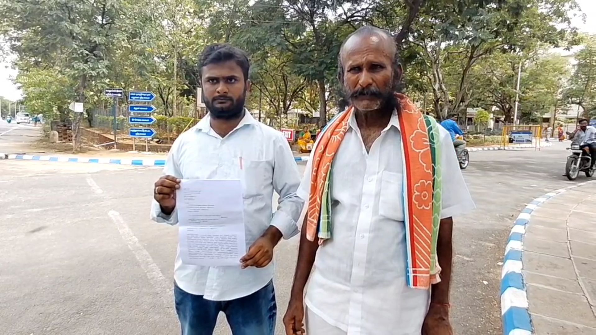 தன்னை தாக்கிய 6 பேர் மீது நடவடிக்கை எடுக்கக்கோரி விவசாயி மனு