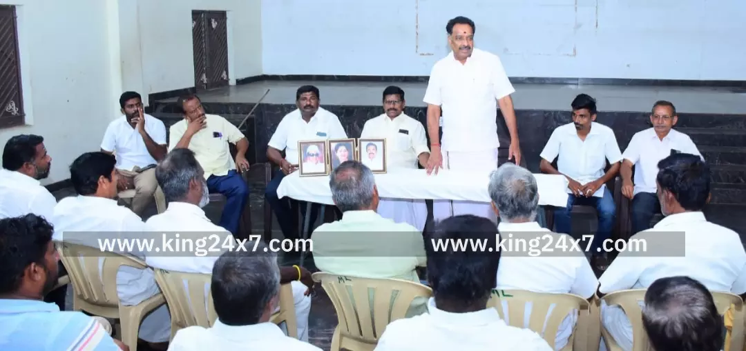 கரூர் -எடப்பாடியார் கரூர் வருகைக்காக எம் ஆர் வி தலைமையில் ஏற்பாடு. கரூர் -எடப்பாடியார் கரூர் வருகைக்காக எம் ஆர் வி தலைமையில் ஏற்பாடு.