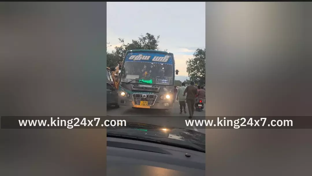 கோவையில் தனியார் பேருந்து எதிர் திசையில் சென்றதால் பரபரப்பு !