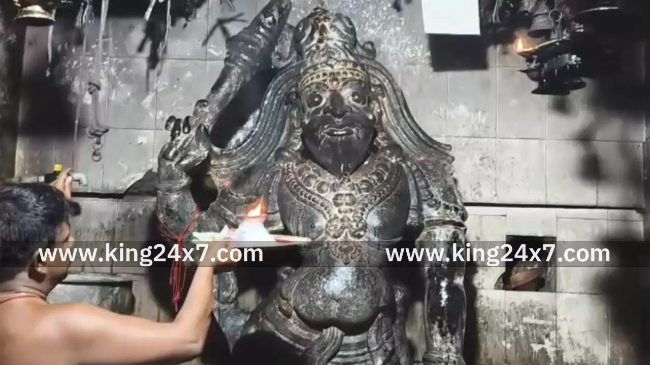 பொற்பனைகோட்டை முனீஸ்வரருக்கு சிறப்பு அபிஷேகம்!