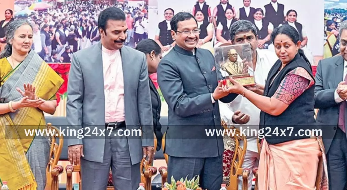 பெண்களை எளிதில் வாதாடி ஜெயிக்க முடியாது: உச்ச நீதிமன்ற நீதிபதி எம்.எம்.சுந்தரேஷ் புகழாரம் பெண்களை எளிதில் வாதாடி ஜெயிக்க முடியாது: உச்ச நீதிமன்ற நீதிபதி எம்.எம்.சுந்தரேஷ் புகழாரம்