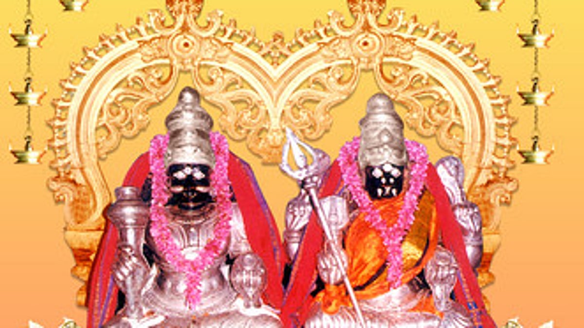 தசரா திருவிழா: வேல், சூலாயுதம் கொண்டு வர காவல்துறை தடை! தசரா திருவிழா: வேல், சூலாயுதம் கொண்டு வர காவல்துறை தடை!