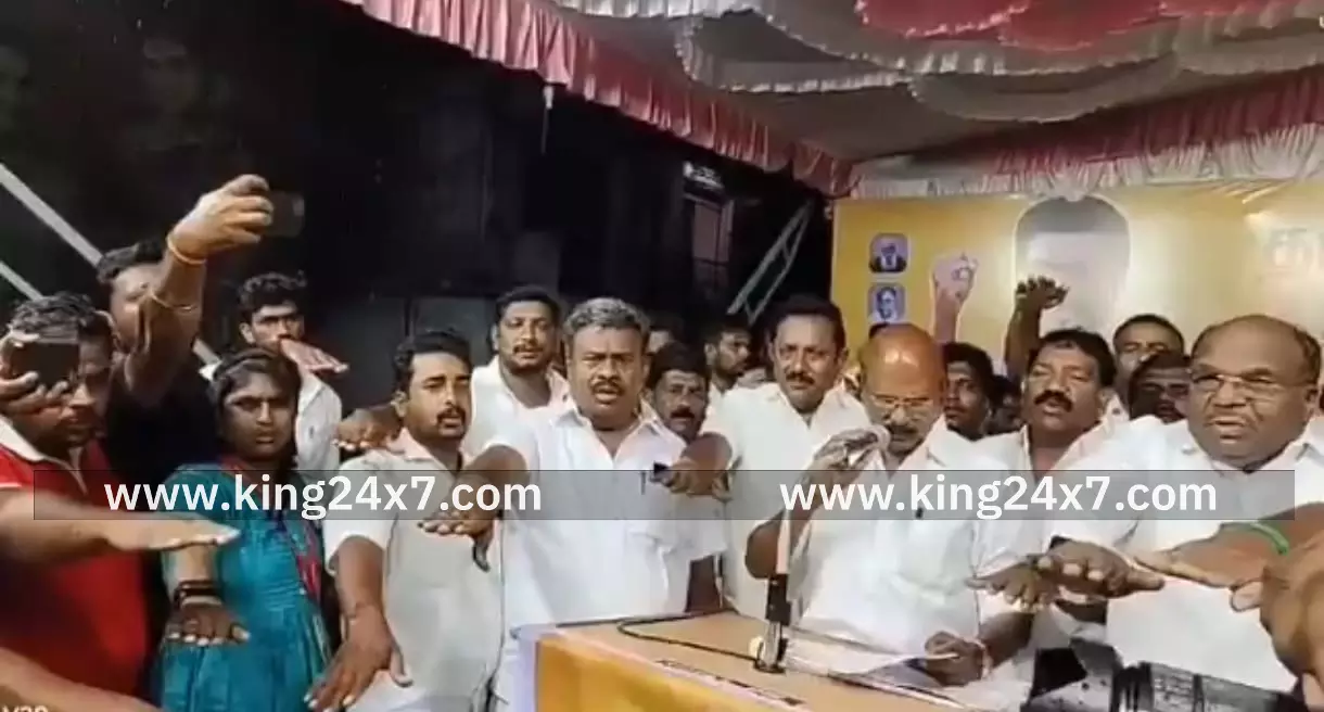 அரூரில் ஓரணியில் தமிழ்நாடு தீர்மான ஏற்பு பொதுக்கூட்டம் அரூரில் ஓரணியில் தமிழ்நாடு தீர்மான ஏற்பு பொதுக்கூட்டம்