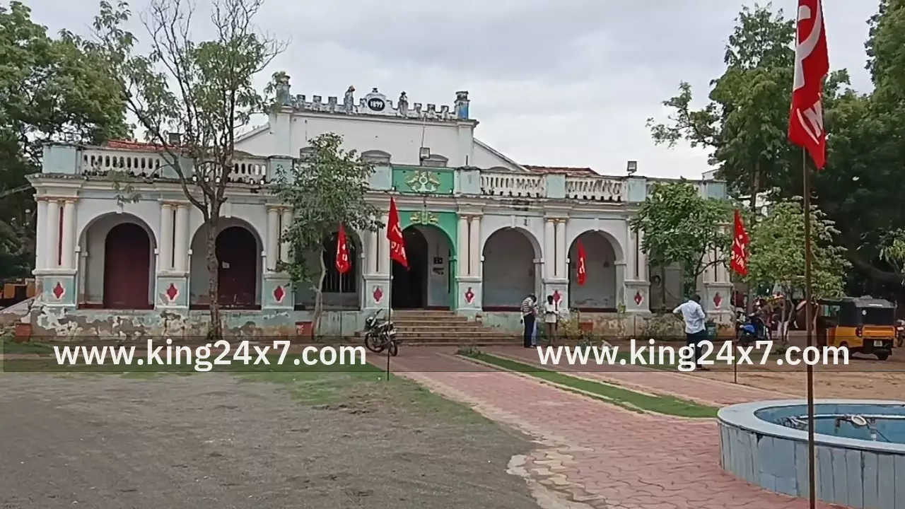 புதுகை: புத்தக திருவிழா முன்னேற்பாடுகள் பணி தீவிரம் புதுகை: புத்தக திருவிழா முன்னேற்பாடுகள் பணி தீவிரம்