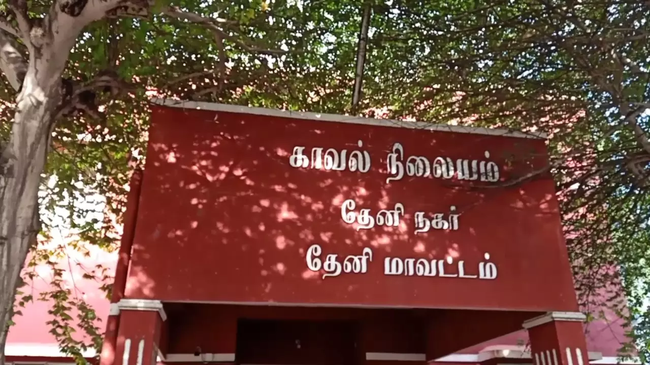தேனியில் தந்தையை தாக்கிய மகன், மருமகள் மீது வழக்கு தேனியில் தந்தையை தாக்கிய மகன், மருமகள் மீது வழக்கு