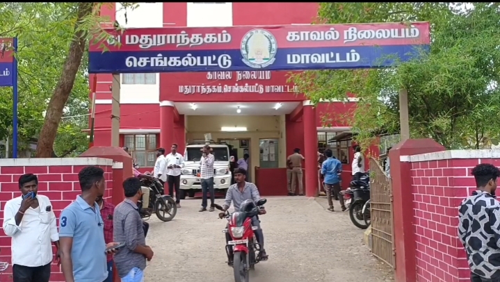 குடிநீர் தொட்டியை திறந்து விடும் போது ஆப்ரேட்டரின் மீது மின்சாரம் பாய்ந்து பலி