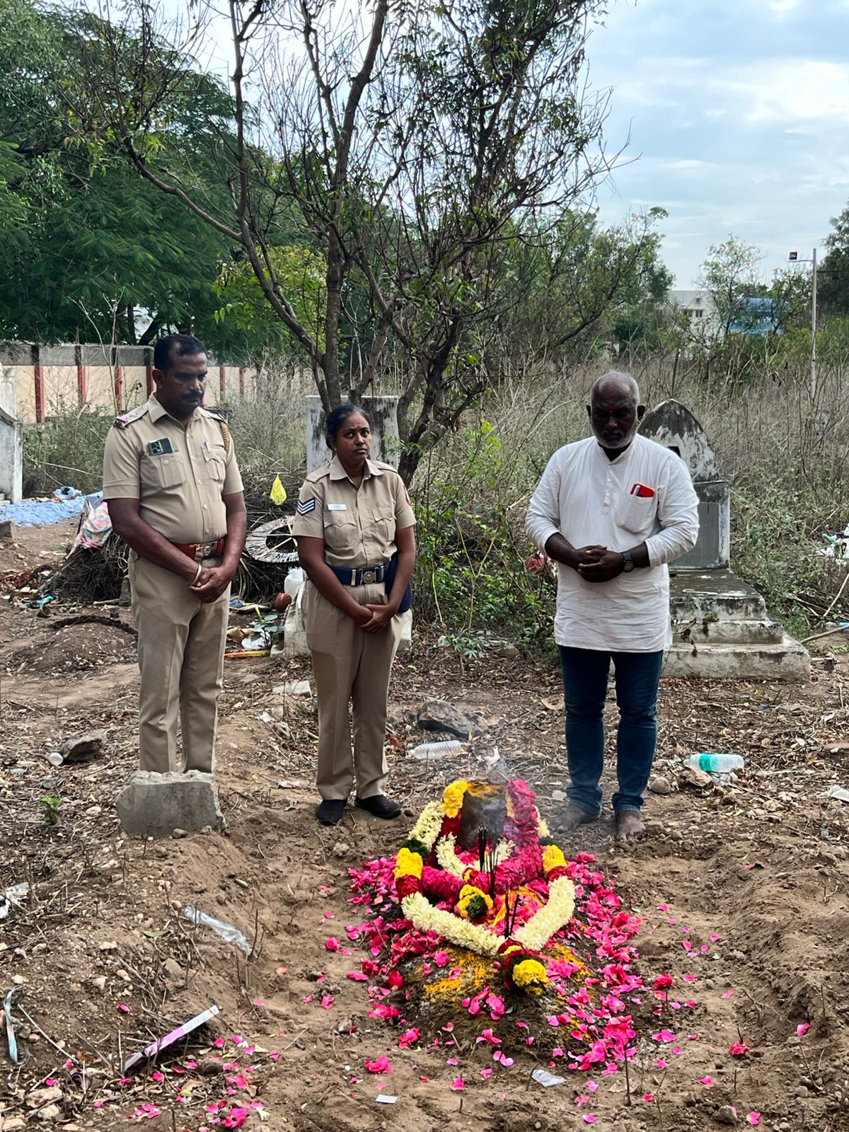 கோவையில் ரயில்வே தண்டவாளத்தில் குழந்தை பிணம் : ஆறு பேர் கைது – உடல் அறக்கட்டளை மூலம் நல்லடக்கம் !