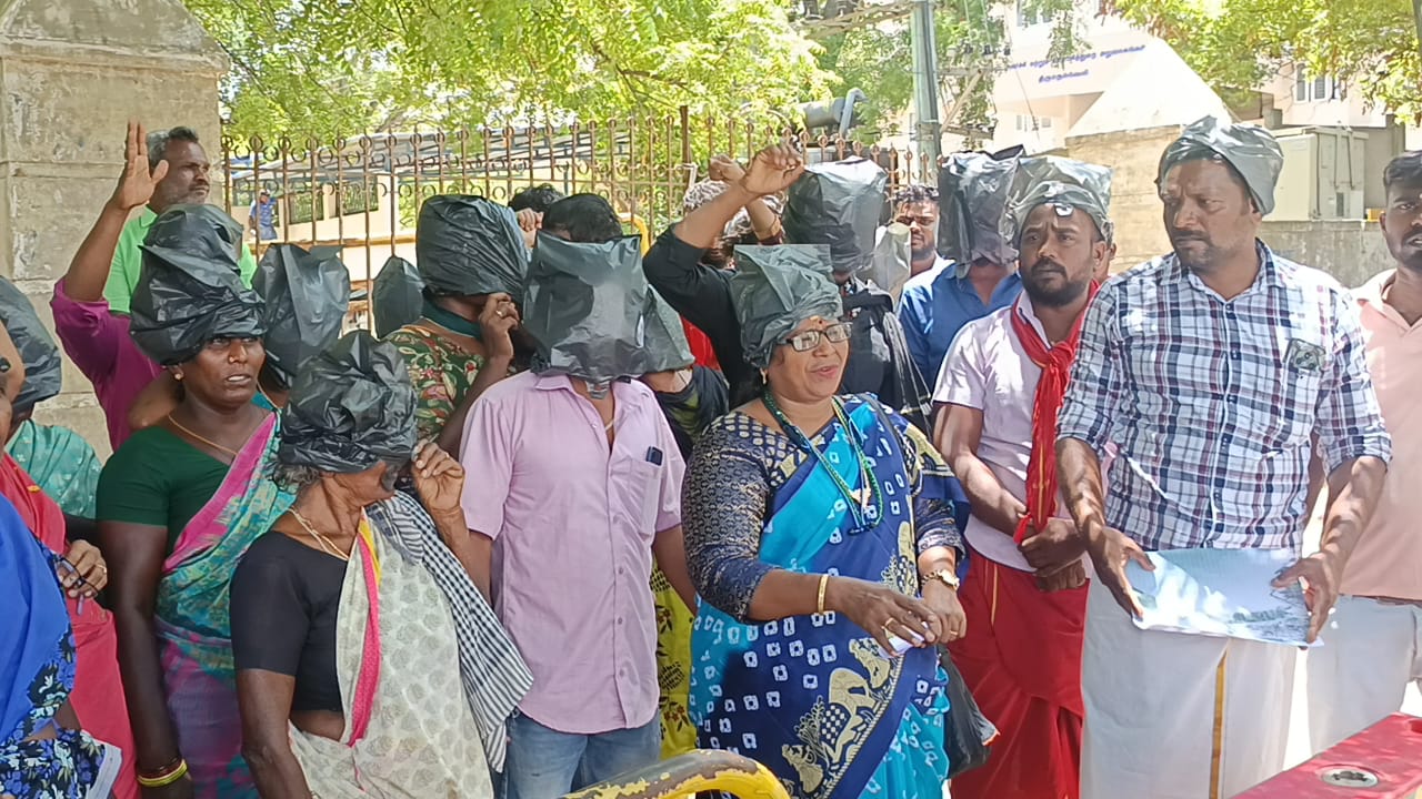 நீர் நிலைகளில் கொட்டப்படும் குப்பைகளை அகற்ற மனு நீர் நிலைகளில் கொட்டப்படும் குப்பைகளை அகற்ற மனு