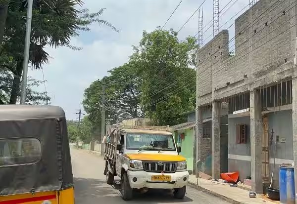 தாழ்வாக செல்லும் மின் கம்பியால் கச்சிப்பட்டில் விபத்து அபாயம்