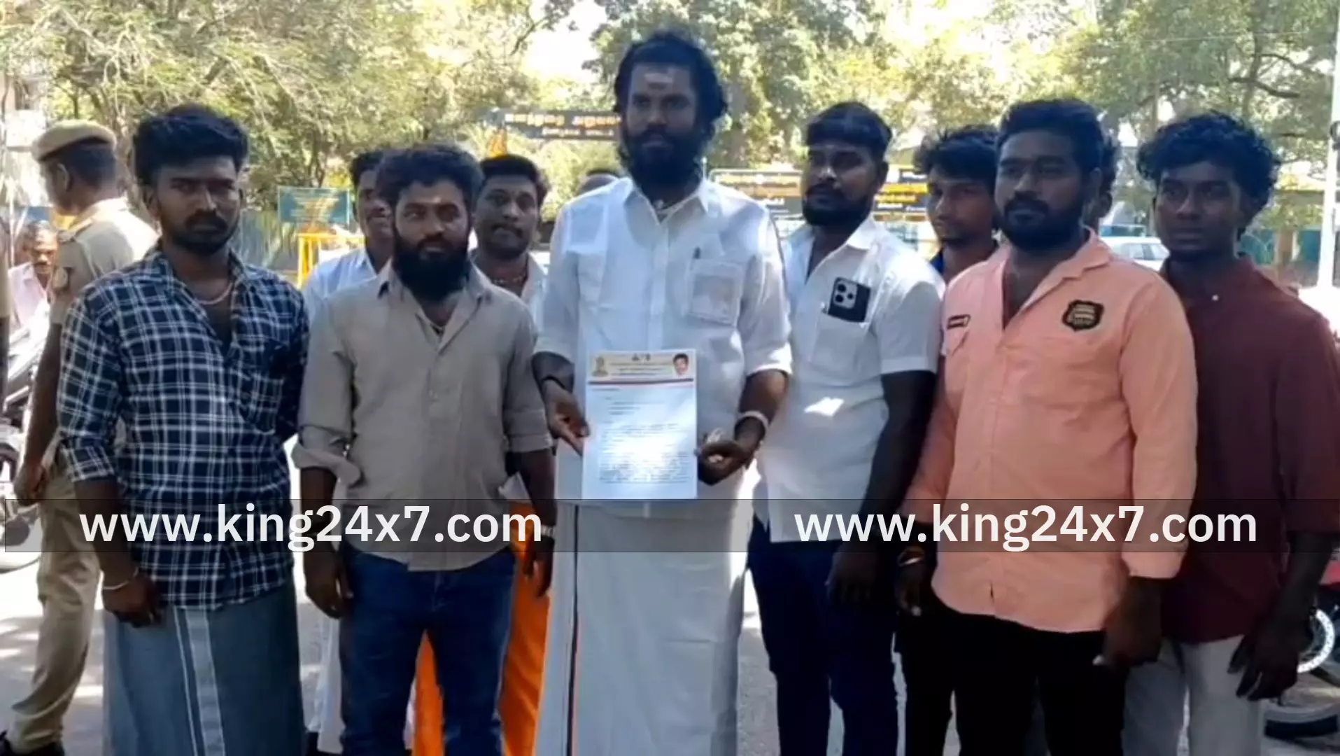 தேவேந்திர குல மக்கள் இயக்கத்தின் சார்பாக மாவட்ட ஆட்சியரிடம் புகார் மனு