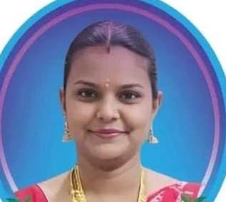 காங்கேயத்தில் கார் - பைக் மோதி விபத்து தாய் பலி.சிசிடிவி காட்சி வைரல்