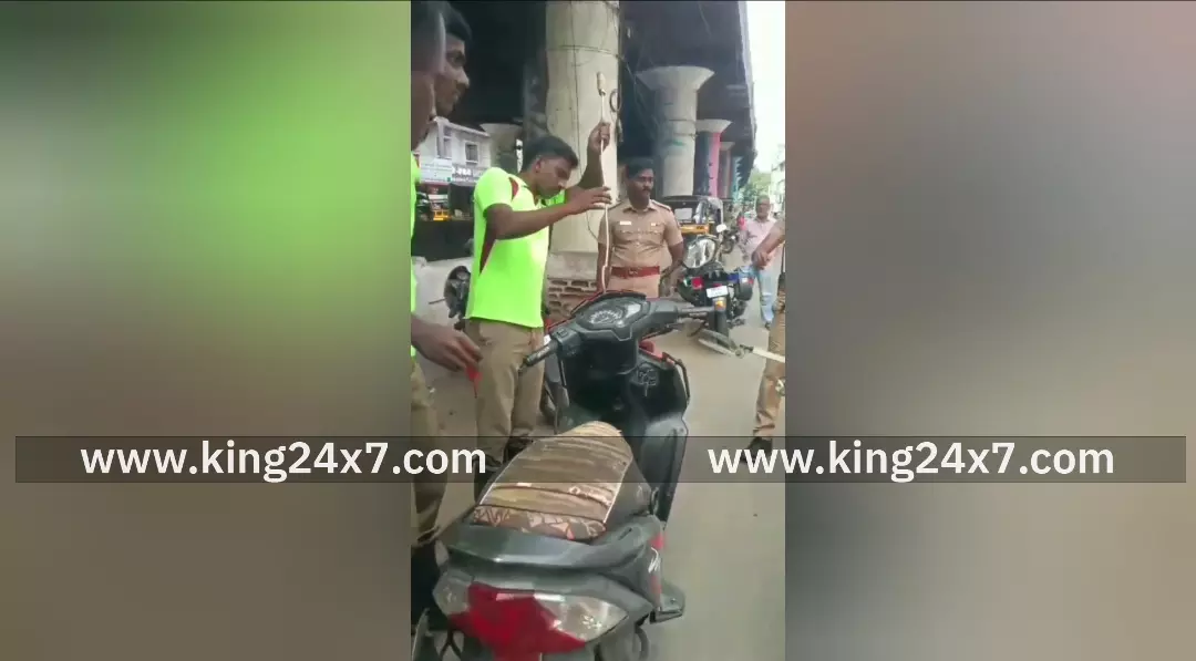 கோவை மோட்டார் சைக்கிளில் பாம்பு புகுந்ததால் பரபரப்பு ! கோவை மோட்டார் சைக்கிளில் பாம்பு புகுந்ததால் பரபரப்பு !