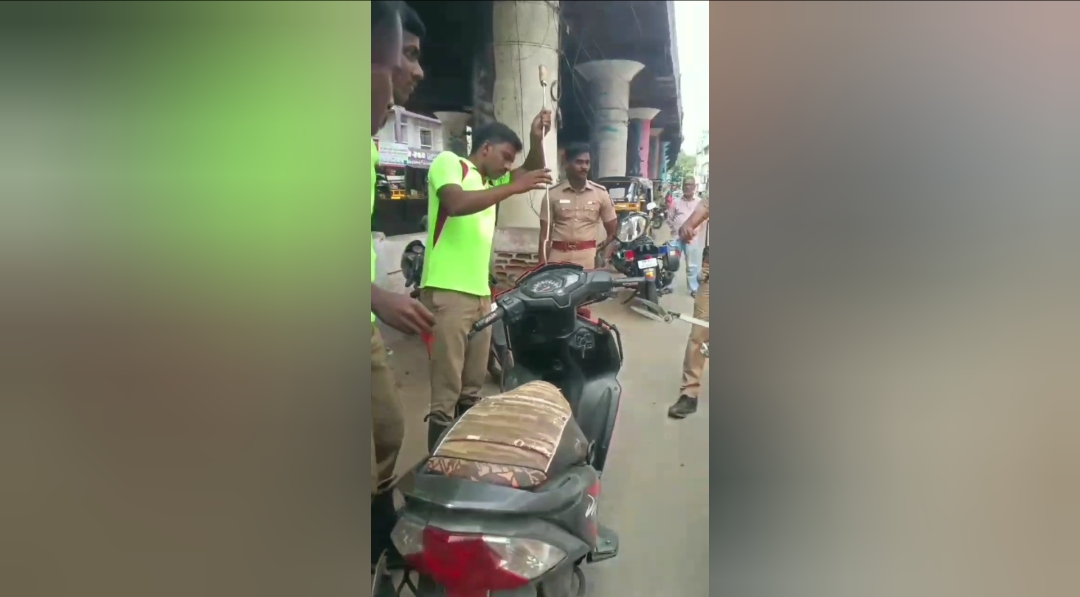 கோவை மோட்டார் சைக்கிளில் பாம்பு புகுந்ததால் பரபரப்பு !