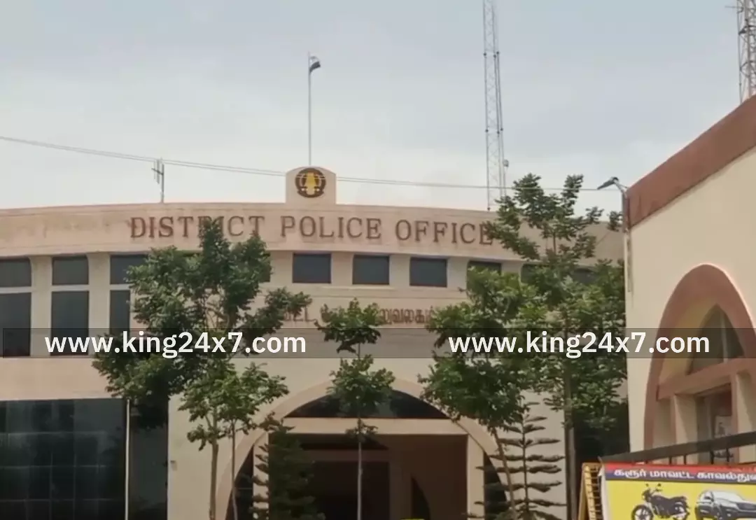 கரூர்-மணல் கொள்ளை- வீடியோ ஆதாரத்துடன் எஸ்பி- இடம் மணல் லாரி உரிமையாளர் சங்கத்தினர் புகார்.