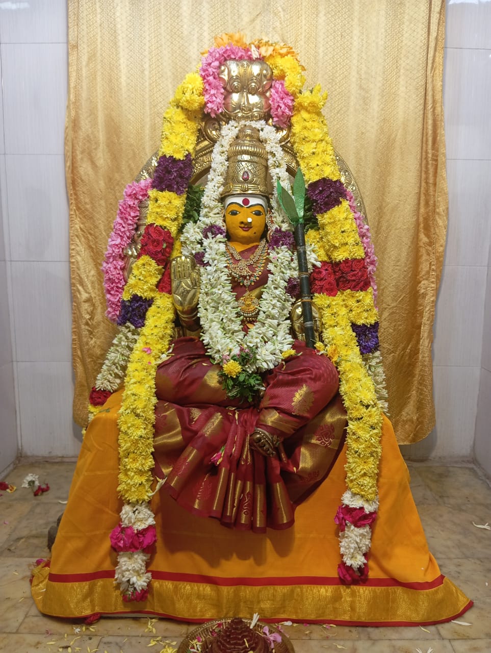 அம்மன் கோவில்களில்  நவராத்திரி சிறப்பு வழிபாடு