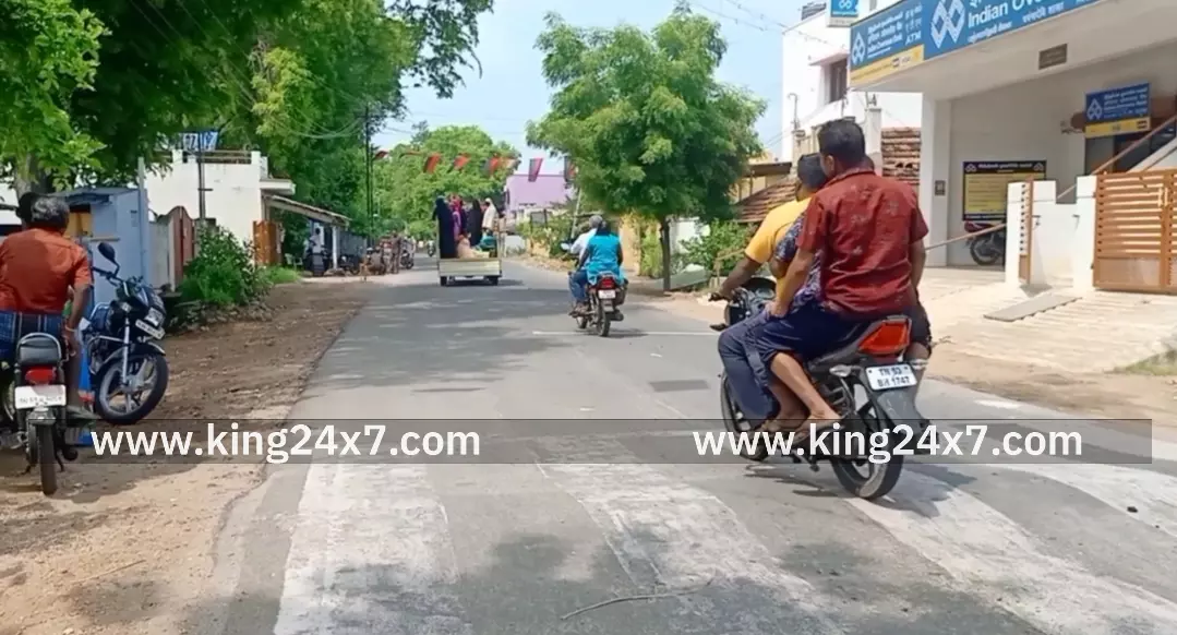 பஞ்சமாதேவி-காரை மறித்து தங்க நகை பறித்த மூன்று பேர் கைது. பஞ்சமாதேவி-காரை மறித்து தங்க நகை பறித்த மூன்று பேர் கைது.