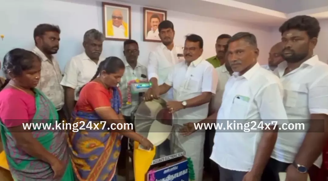 அரவக்குறிச்சி- பகுதி நேர நியாய விலை கடைகளை திறந்து வைத்தார்  எம் எல் ஏ.இளங்கோ.